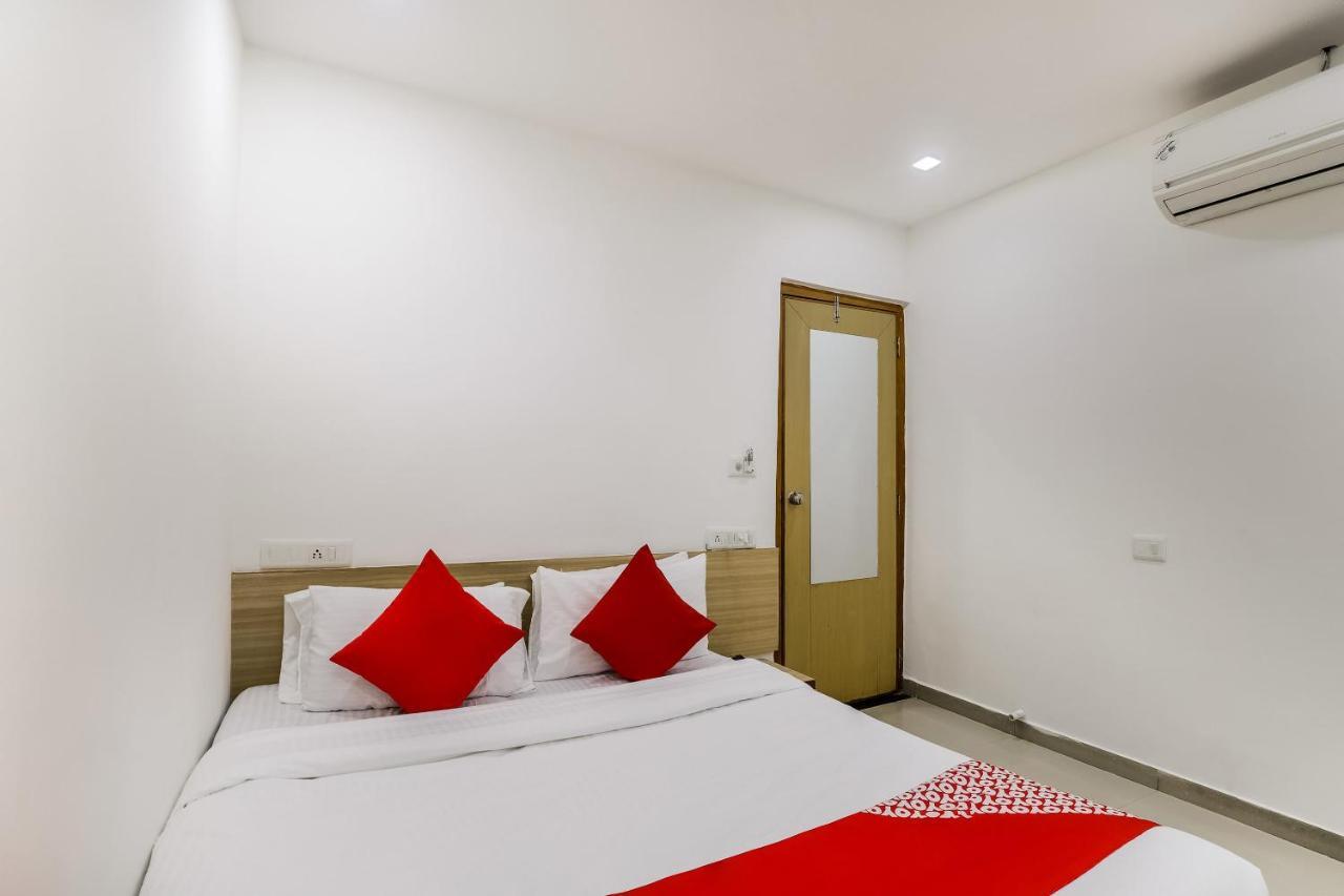 OYO 48254 Hotel D Veeray Ahmedabad Buitenkant foto
