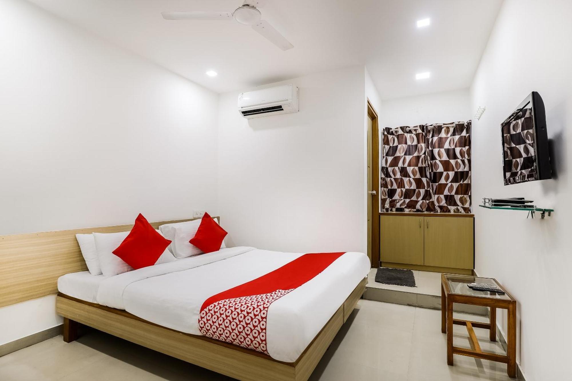 OYO 48254 Hotel D Veeray Ahmedabad Buitenkant foto