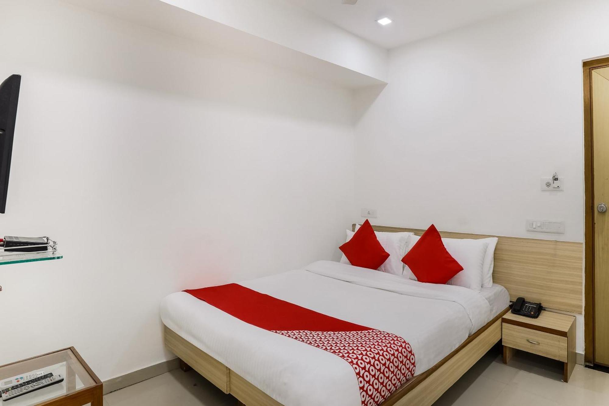 OYO 48254 Hotel D Veeray Ahmedabad Buitenkant foto