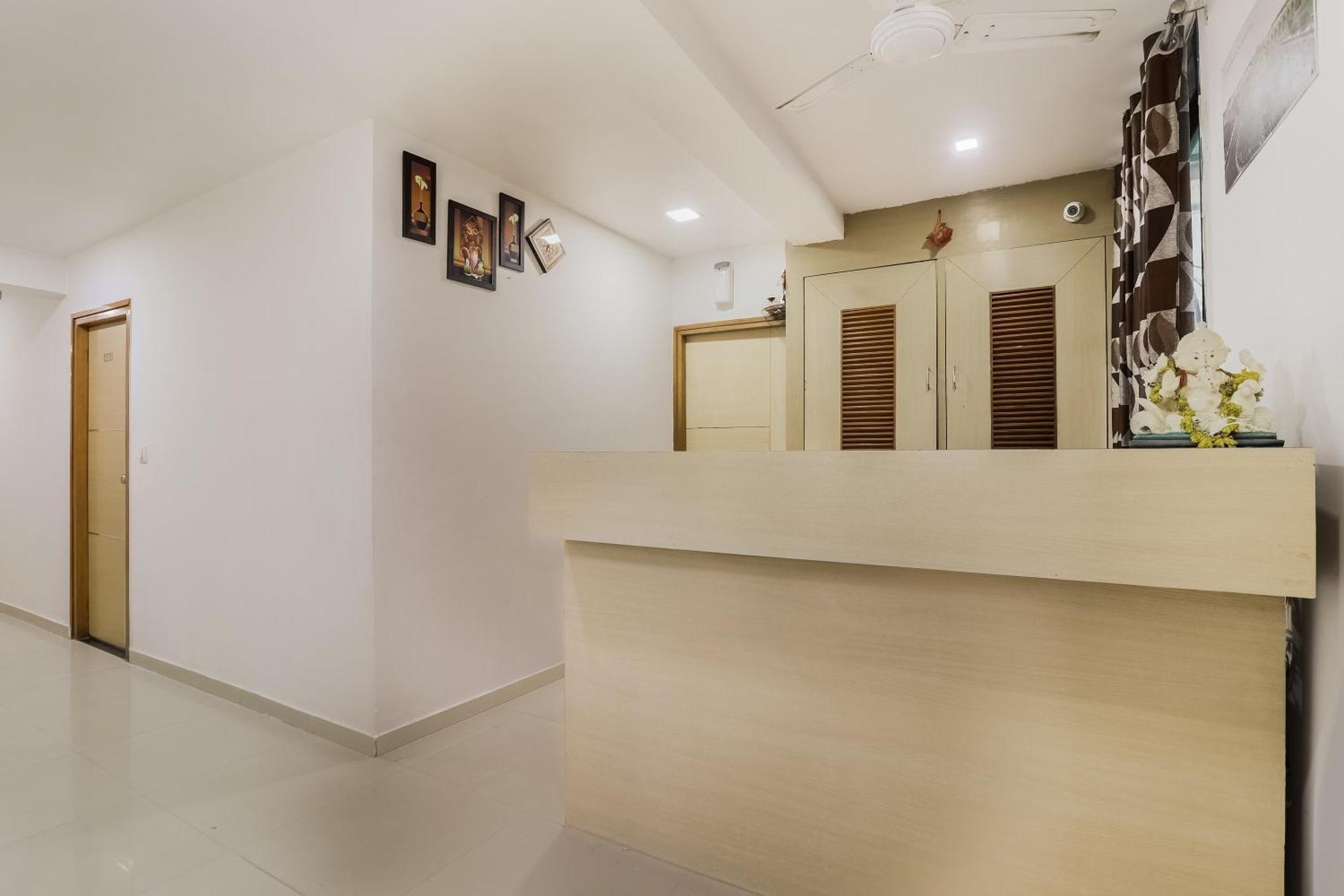 OYO 48254 Hotel D Veeray Ahmedabad Buitenkant foto