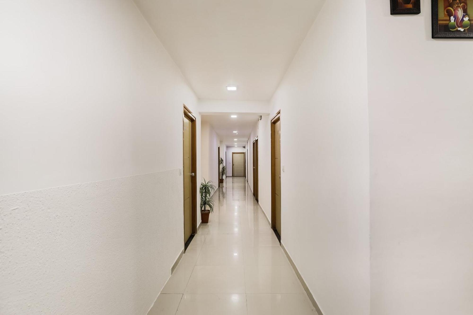 OYO 48254 Hotel D Veeray Ahmedabad Buitenkant foto