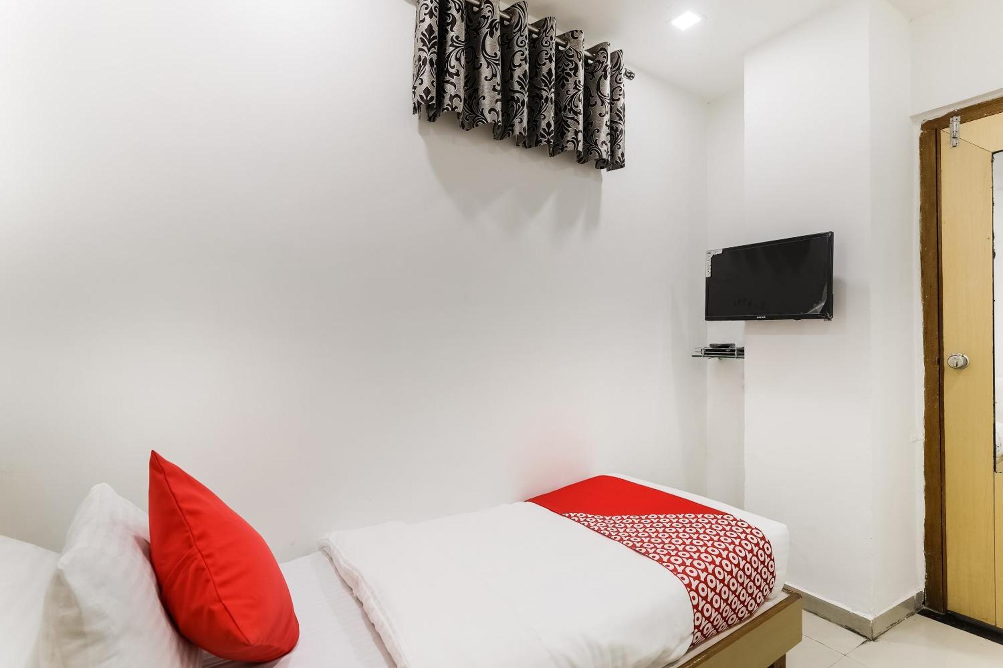 OYO 48254 Hotel D Veeray Ahmedabad Buitenkant foto