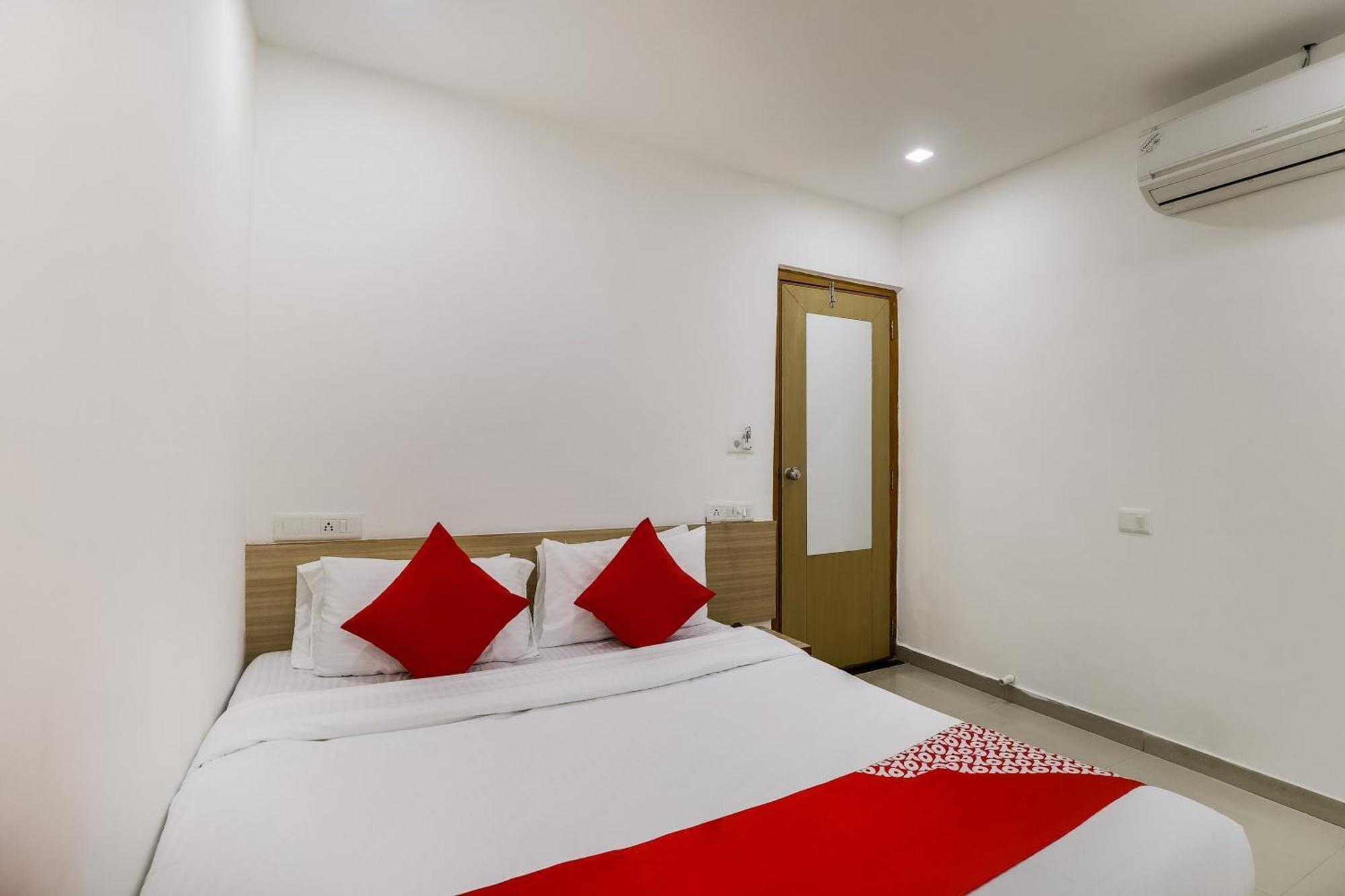 OYO 48254 Hotel D Veeray Ahmedabad Buitenkant foto
